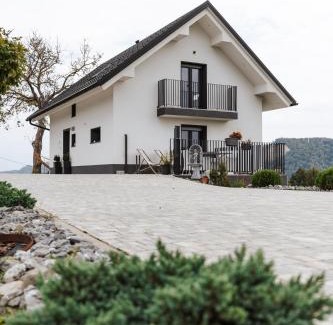 Bostanj House | Tanja s Holiday Home in Nature with sauna and hot tub