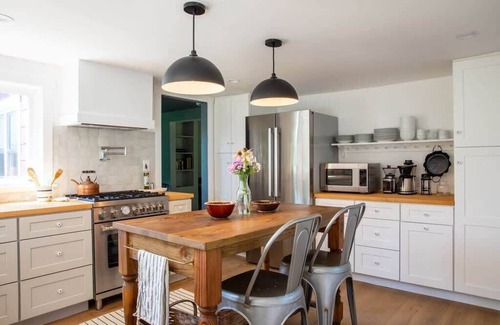 Pine Plains House | Tanner Farmhouse - Rural Cozy Escape