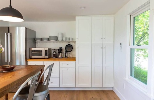 Pine Plains House | Tanner Farmhouse - Rural Cozy Escape