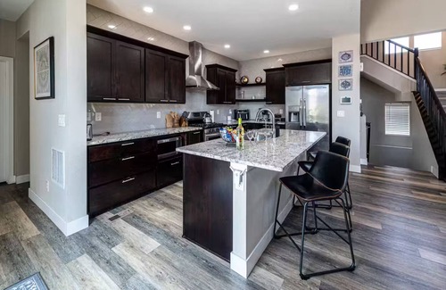 Brighton House | Tanner Peak: Wellness Business Entertainment