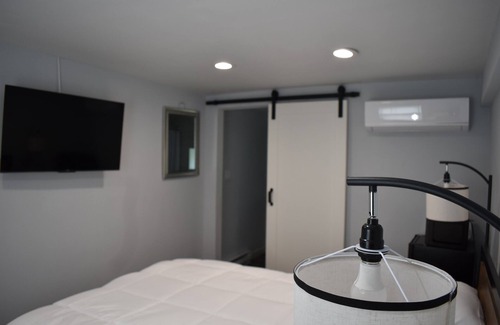 Tannersville Hotel | Tannersville Village on SawMill Creek Room #5 - 1 Queen