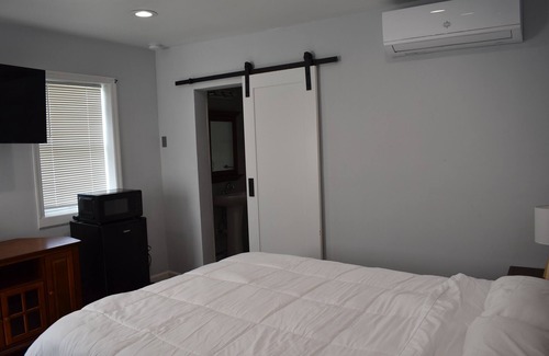 Tannersville Hotel | Tannersville Village on SawMill Creek Room #6 - 1 Queen