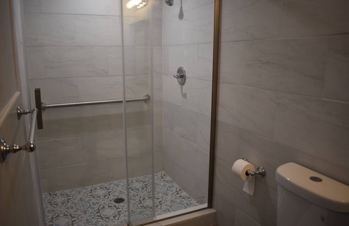 Tannersville Hotel | Tannersville Village on SawMill Creek Room #7 - 1 Queen