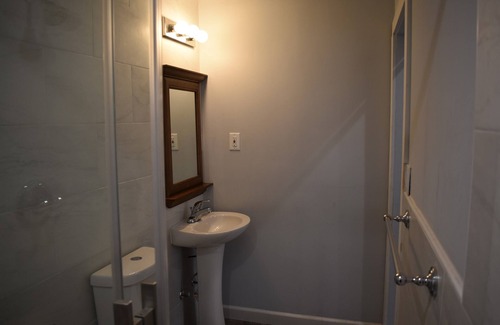 Tannersville Hotel | Tannersville Village on SawMill Creek Room #7 - 1 Queen