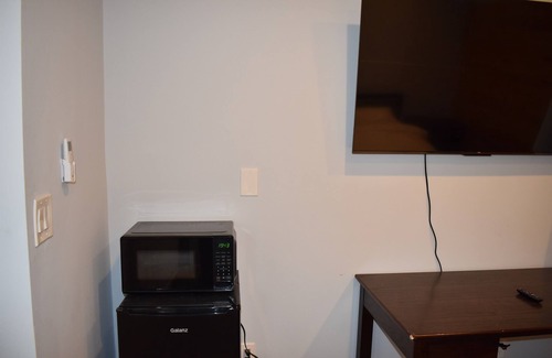 Tannersville Hotel | Tannersville Village on SawMill Creek Room #8- 2 Queen Bd