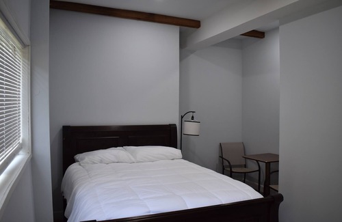 Tannersville Hotel | Tannersville Villageon SawMill Creek Room #9- 1 Queen