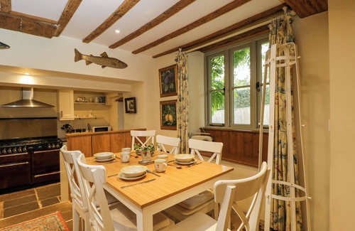 Burford Cottage | TANNERY COTTAGE, pet friendly, character holiday cottage in Burford