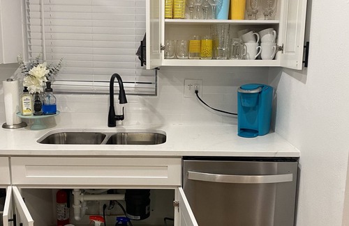 Bearss Plaza House | TaNpa Villa! Artsy home in the middle of everything!