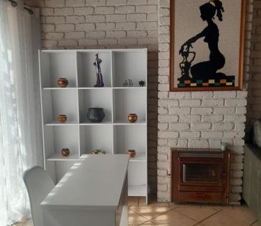 Lyttelton Manor House | TANS - 1 bedroom luxury & cosy home walking distance to Doringkloof Mall