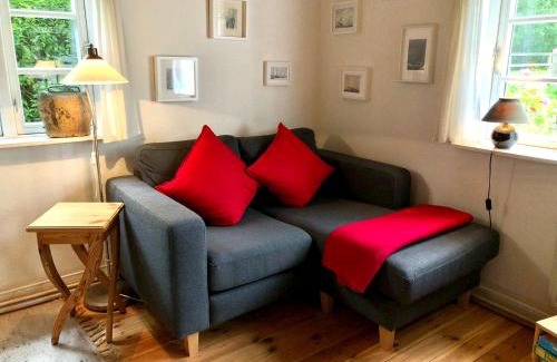 Grundhof House | Tante Kamps Hus - Uriges Häuschen mit Garten und Geschichte
