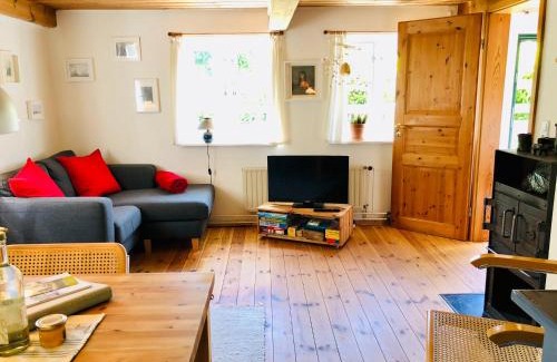 Grundhof House | Tante Kamps Hus - Uriges Häuschen mit Garten und Geschichte