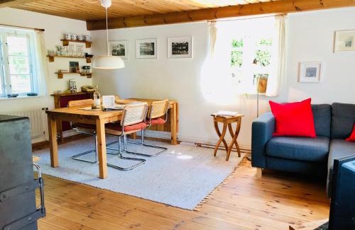 Grundhof House | Tante Kamps Hus - Uriges Häuschen mit Garten und Geschichte
