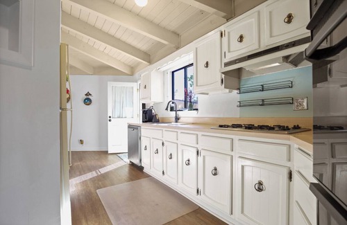 Taos House | Taos Pine Home - A/C - Hot Tub - Private Courtyard - Prime Location