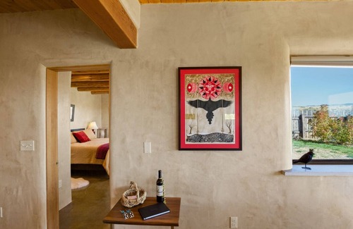 El Prado House | Taos Raven House, gorgeous mountain views between Taos Ski Valley and Taos Plaza