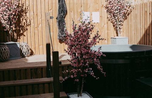 Newland Near Ulverston Cottage | Tap Cottage with Hot Tub - Ulverston