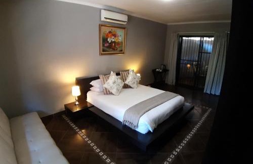 Zeerust Bed & Breakfast | Tapologo Lodge