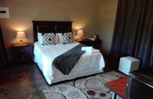 Zeerust Bed & Breakfast | Tapologo Lodge