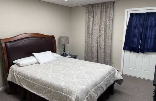 Baldwinsville Apartment | Tappan Loft Central Village, 2nd level with front & rear entrance, full kitchen