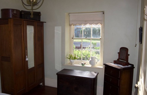 Port Fairy Cottage | Tara Cottage1850s Bluestone Whalers Cottage