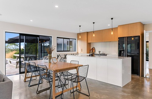 Mangawhai House | Tara Crest - Large, stylish, sunny holiday home in a beautiful rural setting