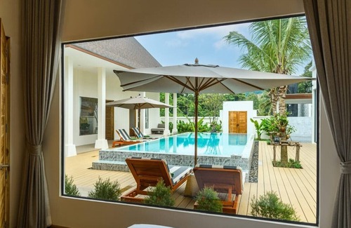 Talat Nuea Villa | Taraburi's Finest: Brand New Build Poolside Bliss!