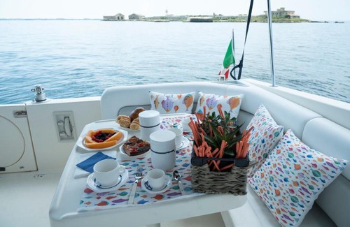 Isola del Borgo Antico Boat Rental | Taranto in barca Boat and Breakfast
