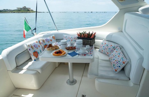 Isola del Borgo Antico Boat Rental | Taranto in barca Boat and Breakfast