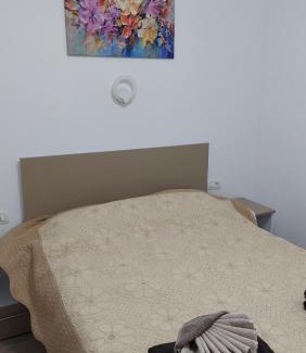 Tirgu Jiu Apartment | Targu Jiu Central Apartment - Free Parking & Self Check-In