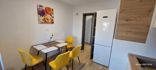 Tirgu Jiu Apartment | Targu Jiu Central Apartment - Free Parking & Self Check-In