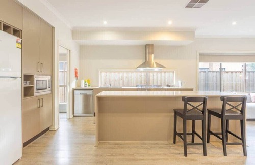 Tarneit House | Tarneit Delight - Familial 4 bedrooms Home