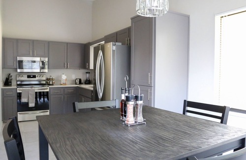 Holiday House | Tarpon Springs Tropical House- 3 Bedroom/2 full bathrooms!