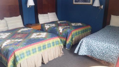 Marinette Hotel | Tarragon Motel
