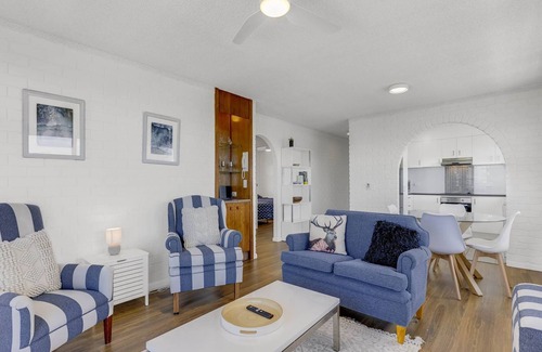 Kings Beach Apartment | Tarrohan Lodge Unit 7 Kings Beach QLD