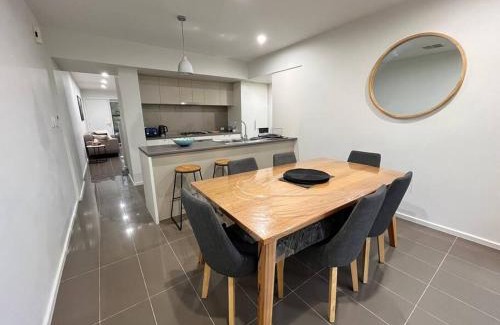 Woodville House | Tasha's Apartments - St Clair