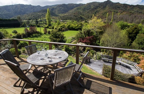 Marahau Cottage | Tasman Hideaway - Marahau Holiday Home