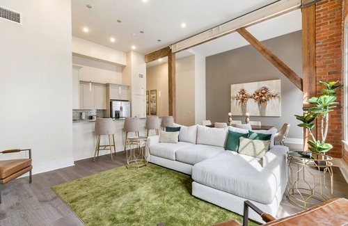 French Quarter Apartment | 🌟TASTE OF DOWNTOWN 4 BEDROOM/4 BATH + SLEEPER SOFA