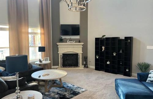 Iowa Colony House | Taste of Texas Luxury Lakeside Beauty