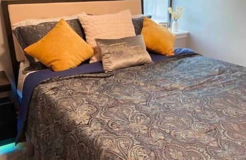 South Shore Apartment | Taste the Best of Chicago is a cozy stylish nook in the perfect location