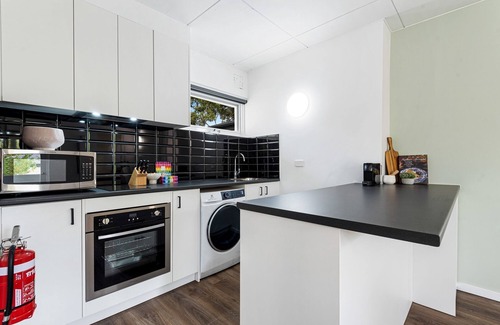 Parkville Apartment | Tasteful 1-Bed Apartment with Balcony Seating
