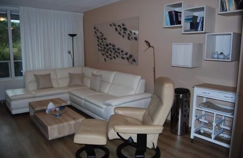 Cadzand-Bad House | Tasteful 4-person holiday apartment in the center of Cadzand 50 meters from the beach