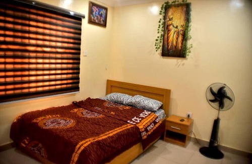 Ibadan Apartment | Tasteful 5 bedroom , 2 kitchen, 2 living-room