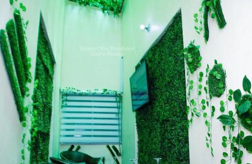 Ibadan Apartment | Tasteful 5 bedroom , 2 kitchen, 2 living-room