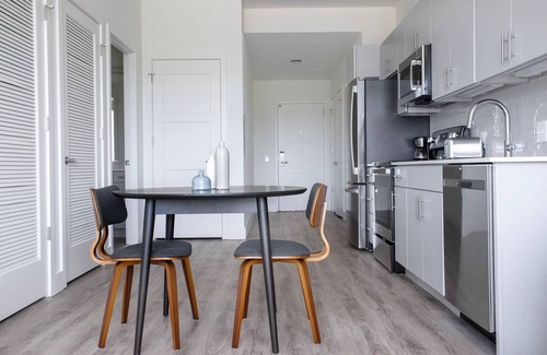 Alexandria West Apartment | Tasteful Alexandria West 1BR w/Gym & W/D, nr Metro, by Blueground