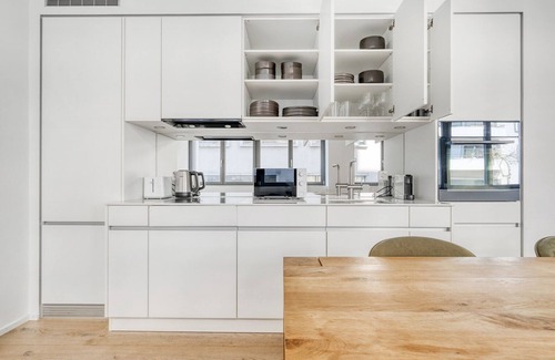 District 9 Apartment | Tasteful Altstetten 4 Room, 2 mins walk to market, by Blueground