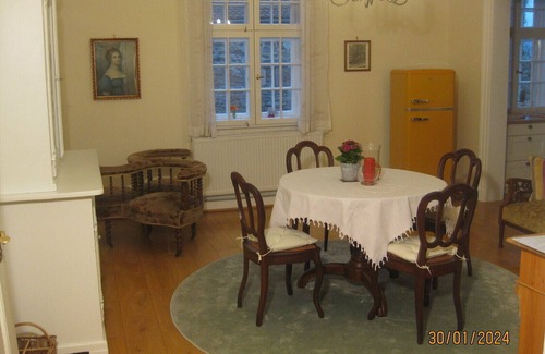 Rudigheim Apartment | Tasteful apartment in old manor house near Marburg