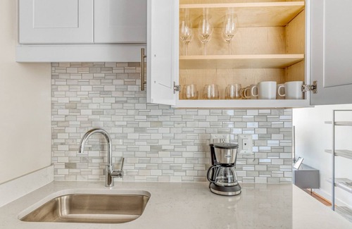 Ballston Apartment | Tasteful Ballston 1BR w/Concierge, W/D & Pool, near Metro, by Blueground