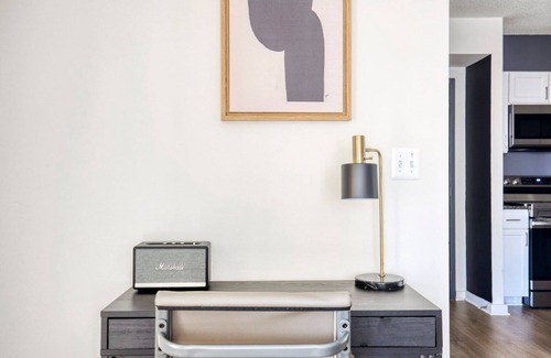 Bluemont Apartment | Tasteful Ballston 2BR w/W/D, Gym & Pool, near Metro, by Blueground