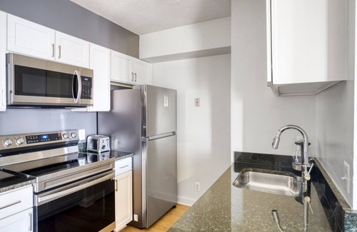 Bluemont Apartment | Tasteful Ballston 2BR w/W/D, Gym & Pool, near Metro, by Blueground