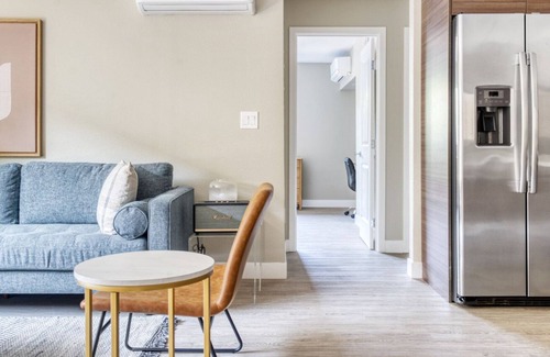 Campbell Apartment | Tasteful Campbell 1BR w/ W/D, Pool, Gym, walk to WF + TJ, by Blueground