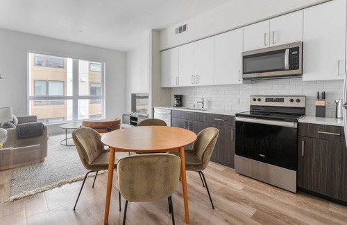 Hayward Apartment | Tasteful Hayward 2BR w/Heated Pool, near Shops & Dining, by Blueground